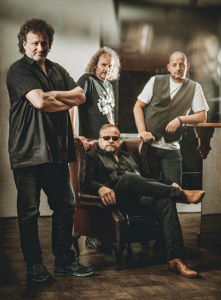 nastydogs02.jpg