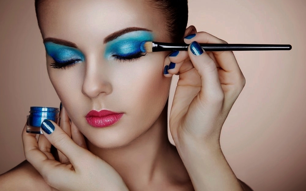 applies-eye-shadow.jpg