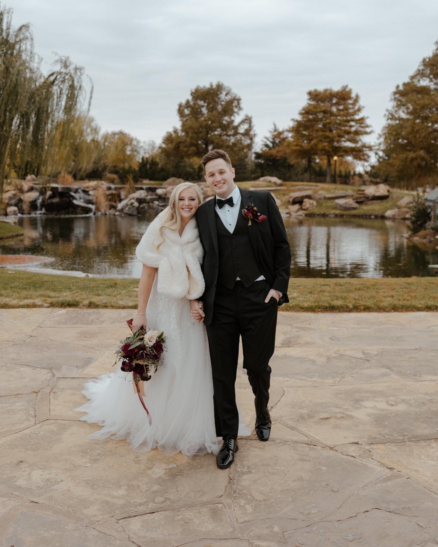 tis the season for braving the cold 🫶🏼
&bull;
&bull;
&bull;
&bull;
#newlyweds #justmarried #bride #bridetobe #novemberwedding #oklahomawedding #weddingvenue #weddingsofoklahoma #weddinginspo #gardenvenue #waterfallvenue #chapelwedding #weddinginspi