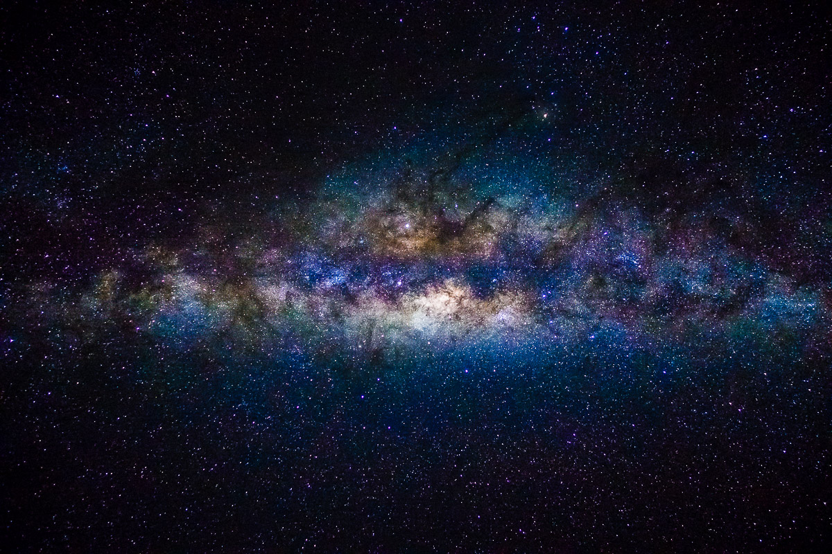 The heart of the Milky Way is clearly visible in the nightsky of Peru (ISO 12800; f 1,8; 8s)