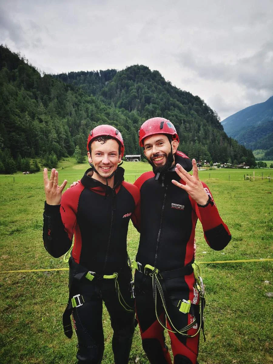 W wie Wilder Kaiser. Fabian und ich nach dem Canyoning.
