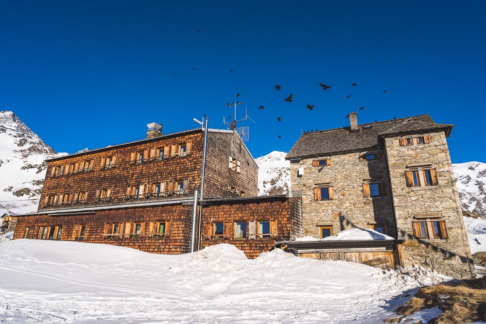 Essener-Rostocker Hütte im Morgenlicht