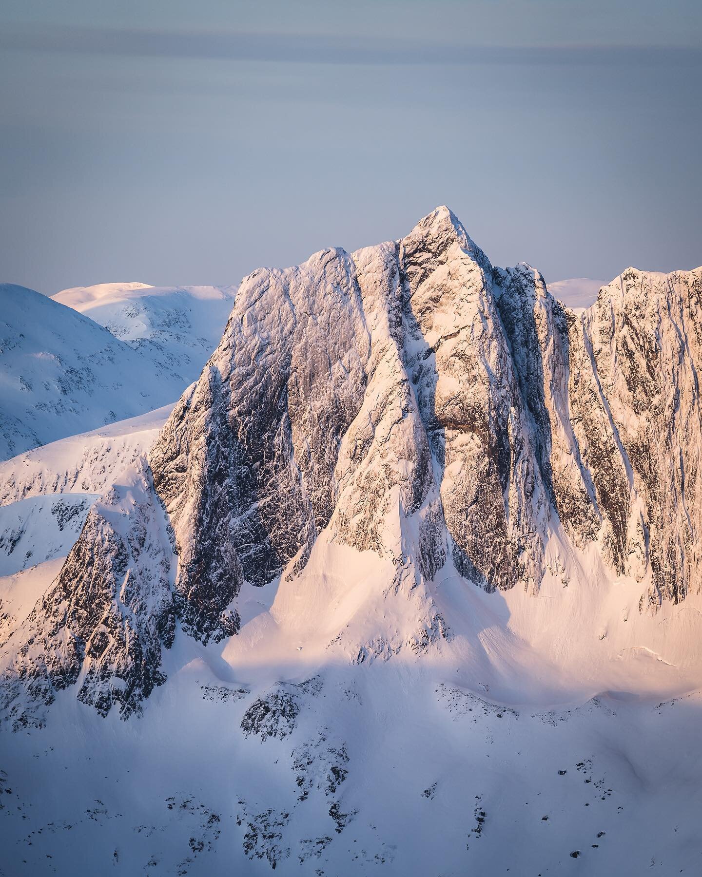 Peak with icing in the morning glow on Senja 😋👌

#senja #norway #norwegen #skitouring #skitour #skiing #sunrise #scandinavia #skandinavien #troms #tromso #visitnorthsenja #beatyesterday #mountains #mountain #alpenglow #northernnorway #sonnenaufgang