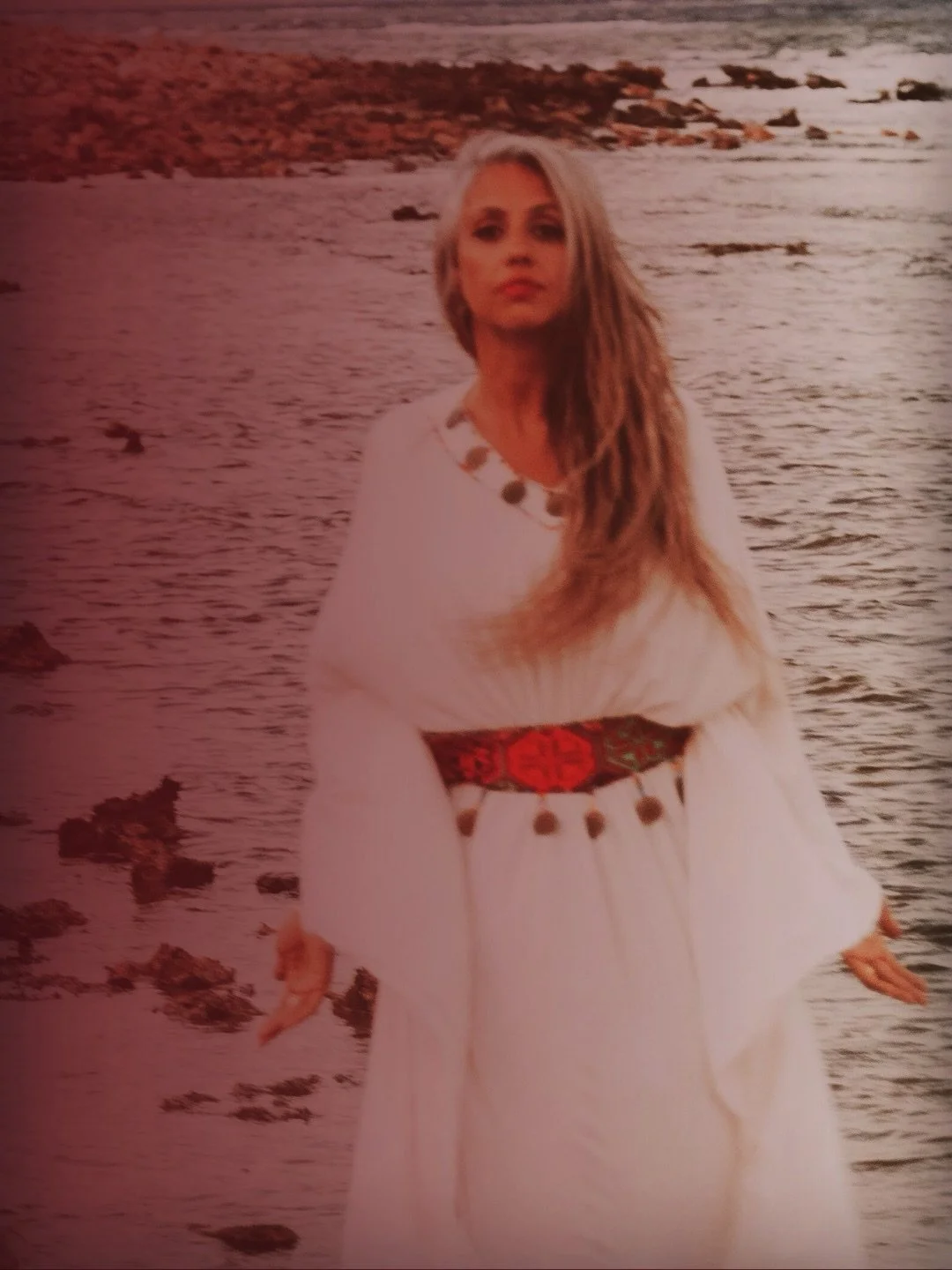 The Feral Fatale embodies,
the forbidden red river 
and the permitted white river. 

She cyclical. 
She is the cycle. 

She is both fullness and ripeness,
As well as emptiness and decay. 

She is birth, death and rebirth. 

Untamed and instinctual, s