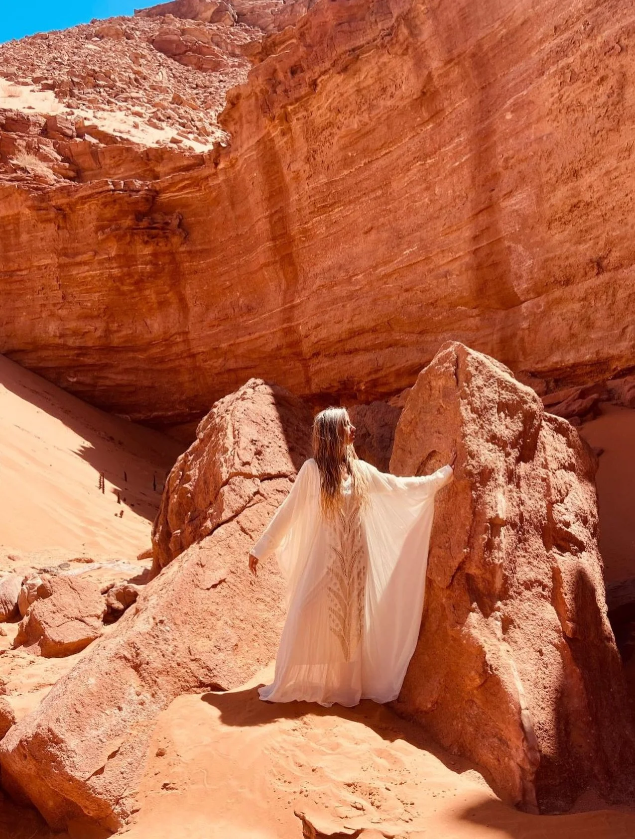 𓄂𓆃 The Chimera Frequency The woman that walks between worlds.  A lioness in her bravery. A dragoness in her passion. A serpent in her wisdom. She is not destined to be ordinary. She is here to reign in her sovereignty.

#wombbliss #womenleading #se