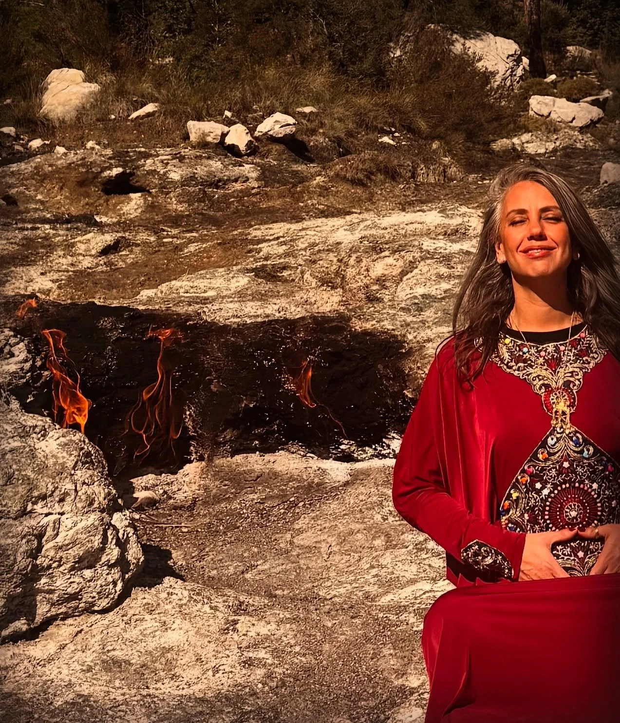 𓄂𓆃 The Calling of Chimeras is a 
Remembrance what was never lost, only forgotten.
The suppressed, distorted, raw power of the forbidden feminine. 

Every woman is a Chimera, a Shapeshifter that can embody the elemental powers of nature. 

She can b