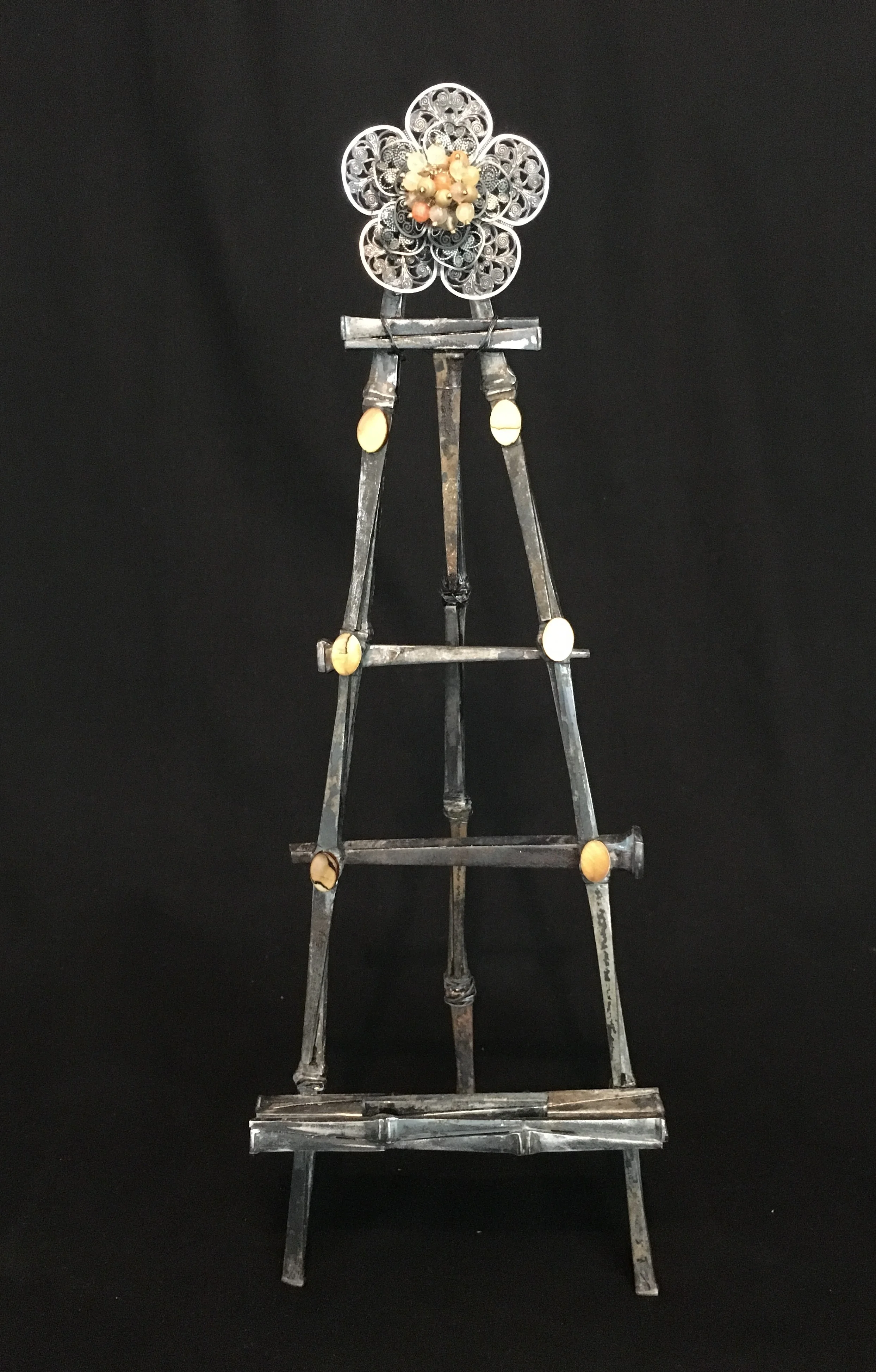 Filigree Flower Easel