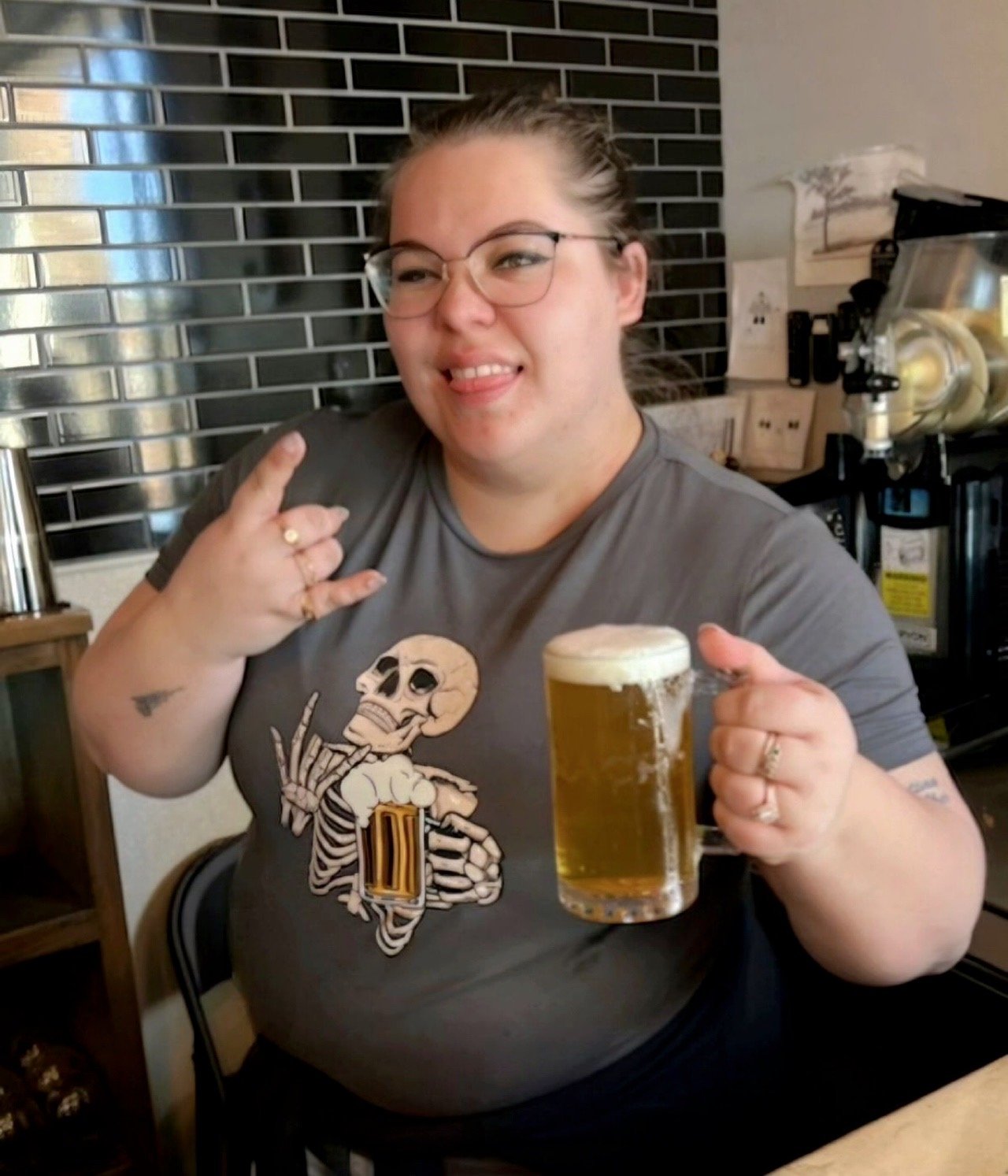 Rock out this Sunday with @rachel.reinhart 🤘

#sundayfunday #weekendfun #beertender #rockout #beerinspires #ohiobeer #drinklocal #craftbeersnob #beertime #beerstagram #independentbrewery