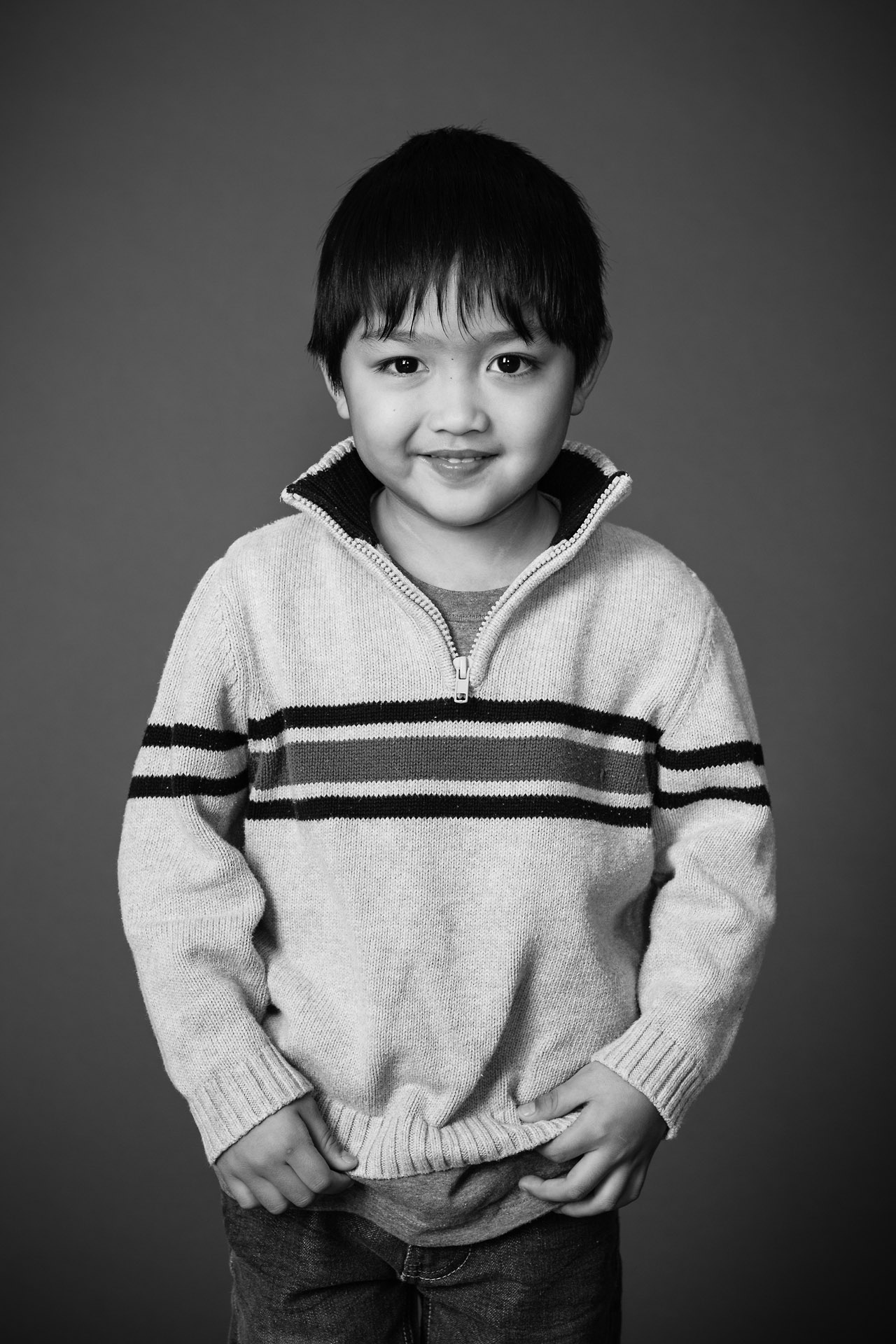  Flashes of Hope is a non-profit that provides free photo-shoots for those affected by childhood diseases included cancer and leukemia. We take portraits of the kids by themselves, with their families, with the favourite doctors and nurses.&nbsp; 