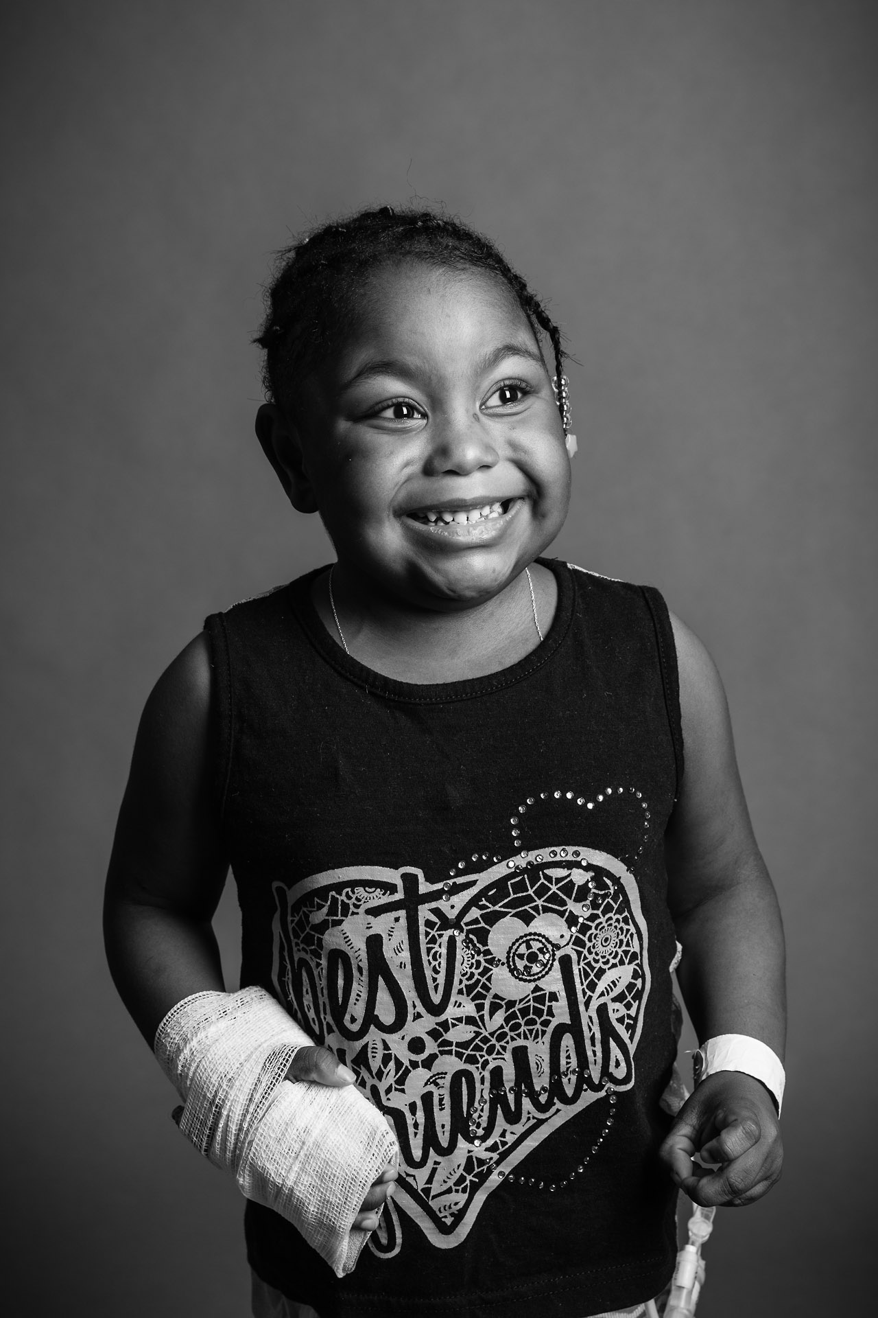  Flashes of Hope is a non-profit that provides free photo-shoots for those affected by childhood diseases included cancer and leukemia. We take portraits of the kids by themselves, with their families, with the favourite doctors and nurses.&nbsp; 