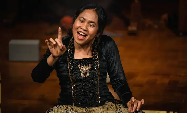 Peni Candra Rini, Andy McGraw, Alan Biller