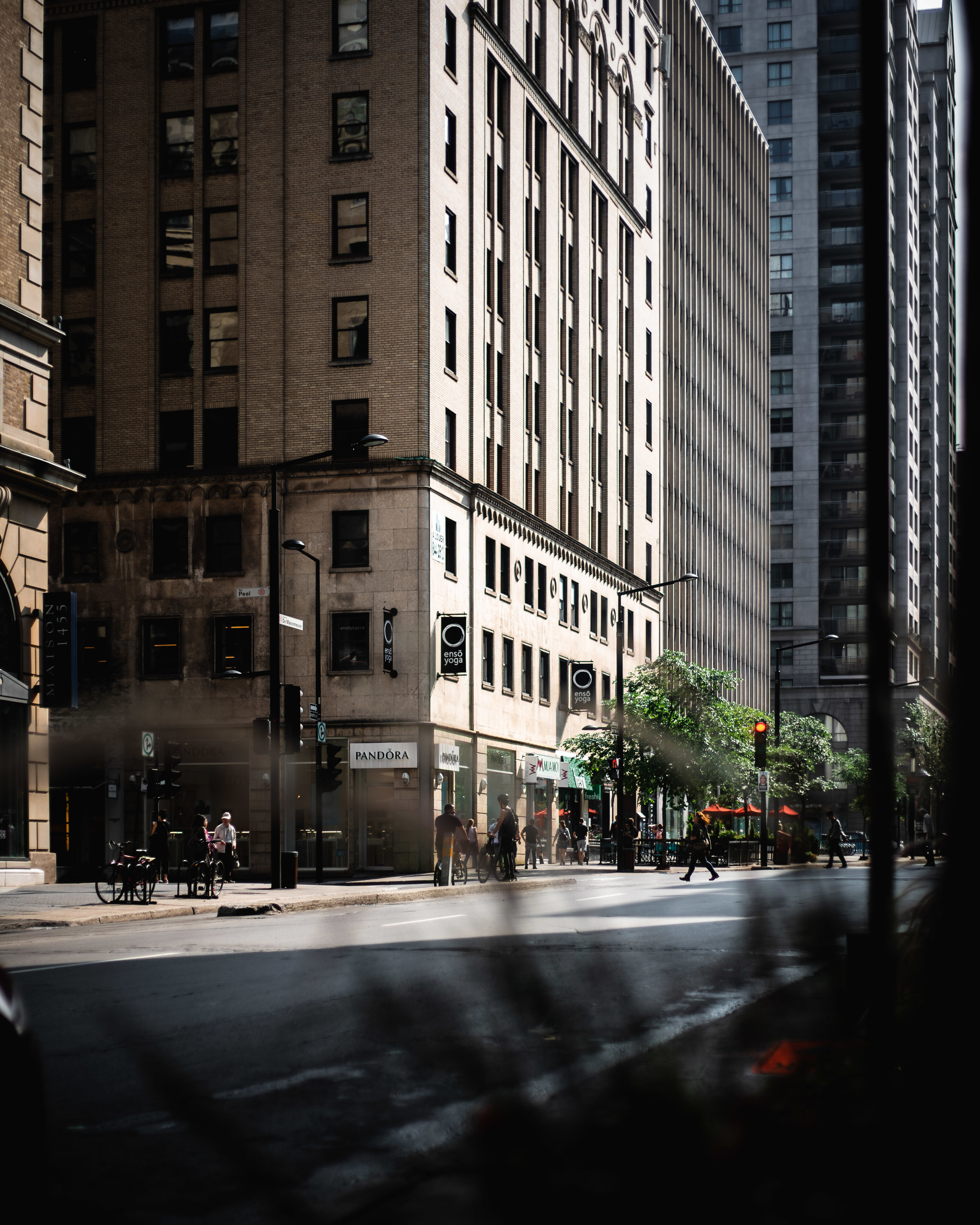 classic street shot - montreal 2018.jpg