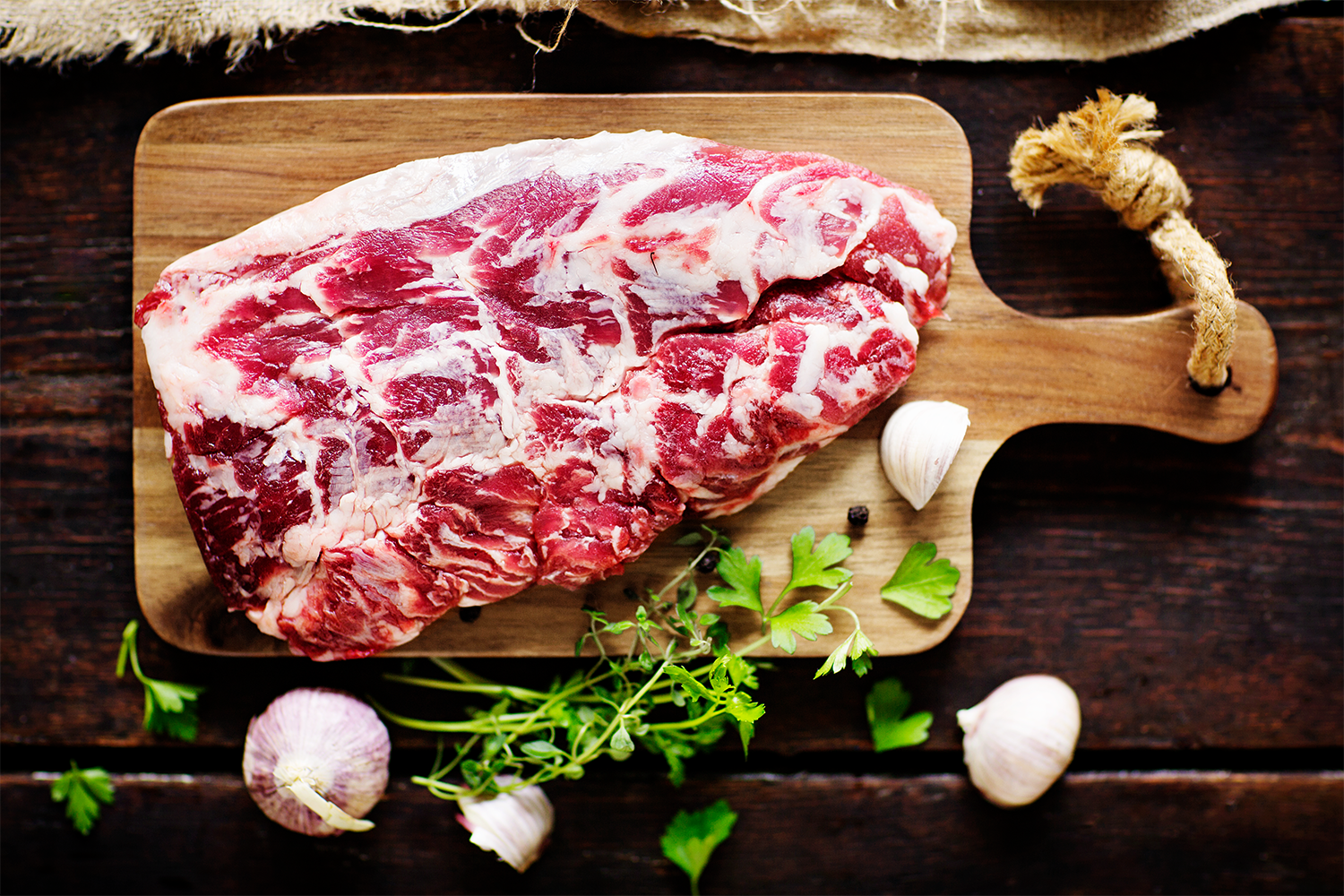 Espanjalainen Iberico on tunnettu marmoroinnista ja intensiivisestä maustaan.