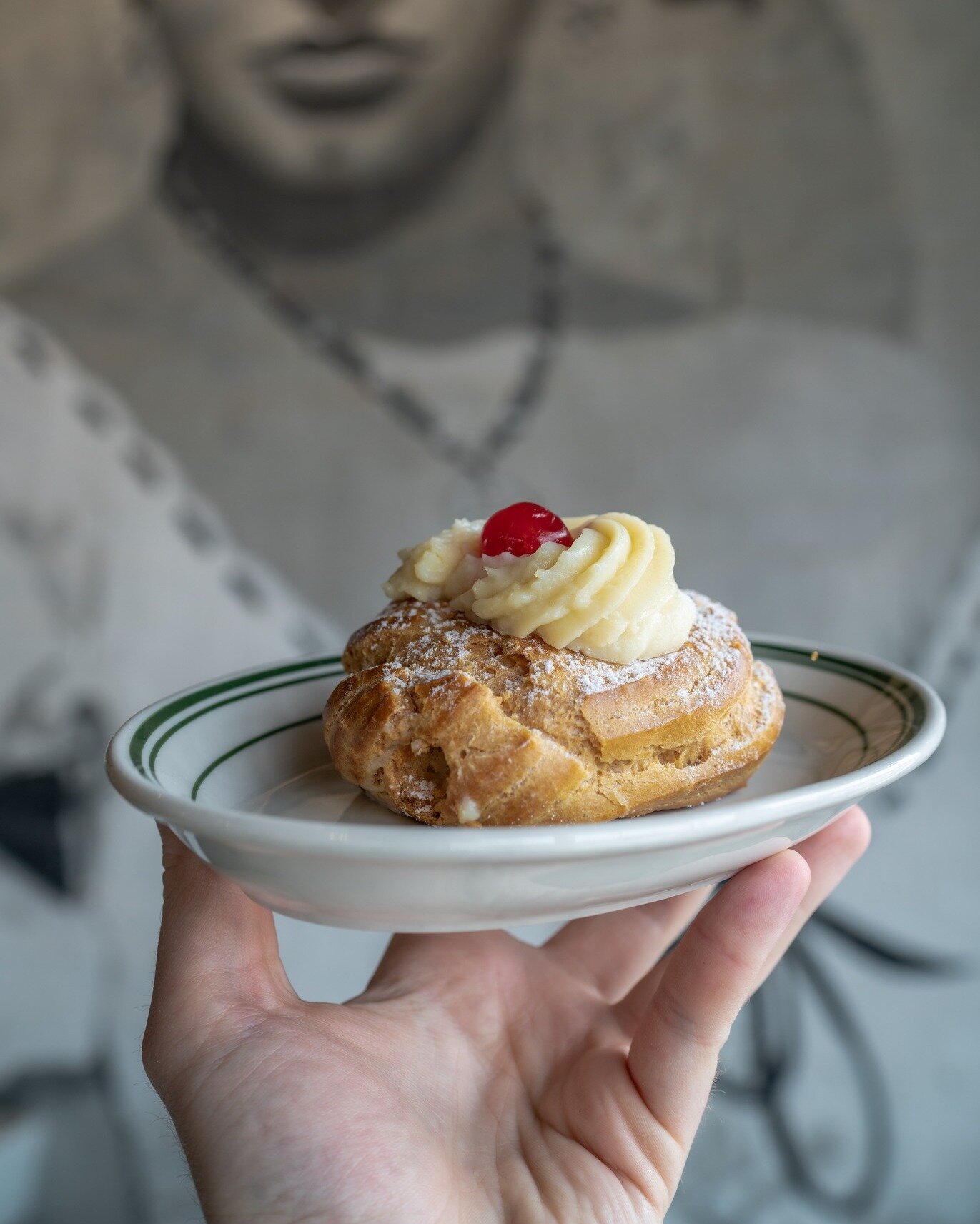 Taste the tradition: Zeppole's for St. Joseph's Day! These sweet, fluffy, creamy pastries are freshly baked by our friends at @antoniosbakery 

$8, while supplies last

#bettola #rhodeislandfood #rifoodie #401eats #pizza #rifood #rhodeislandeats #rho