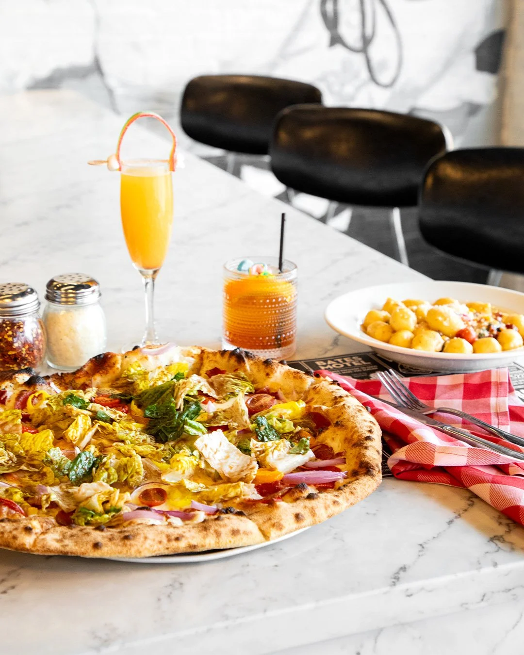 We might not be Irish, but with St. Patrick's day coming up and it being the 13th (a lucky number in Italy), we think we could all use a little luck! Here's to a weekend of good fortune and even better bites:

LUCK OF THE GRINDER
Garlic Oil, Fresh Mo