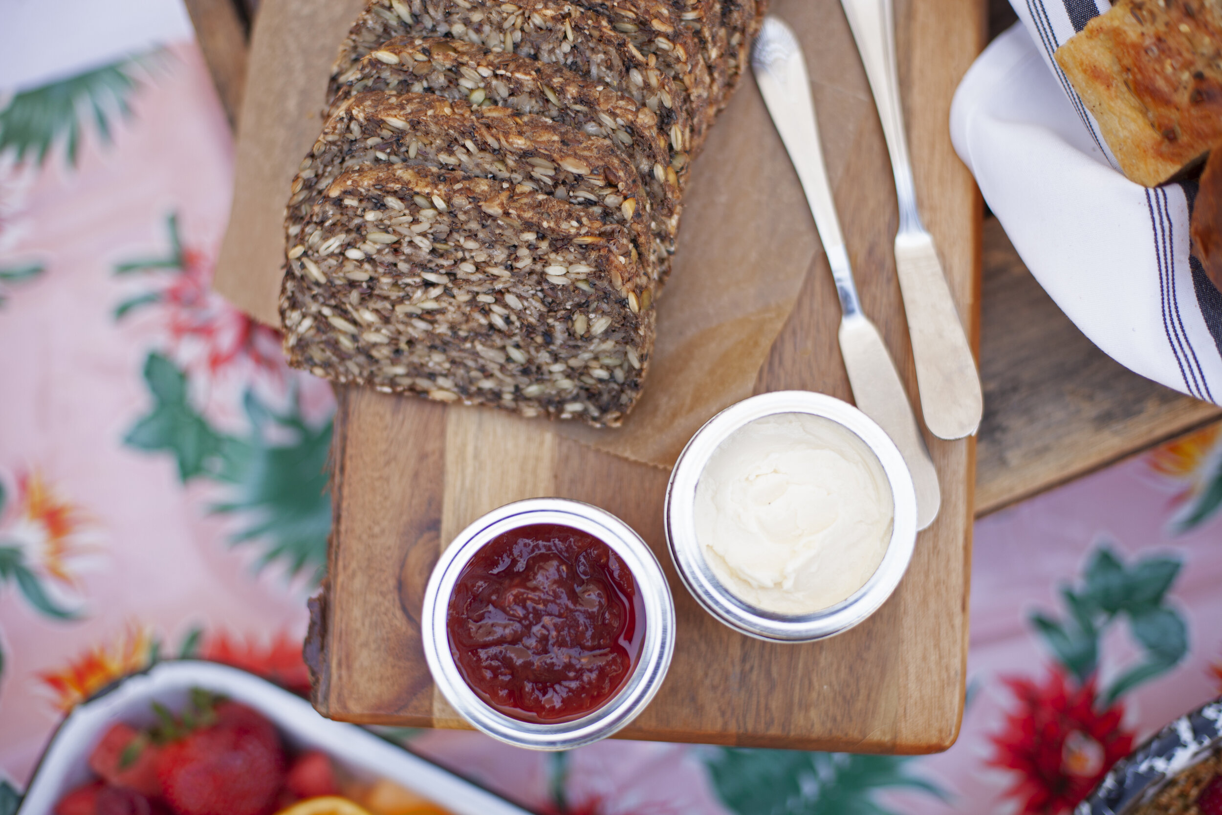 bread with spread and 2 knives