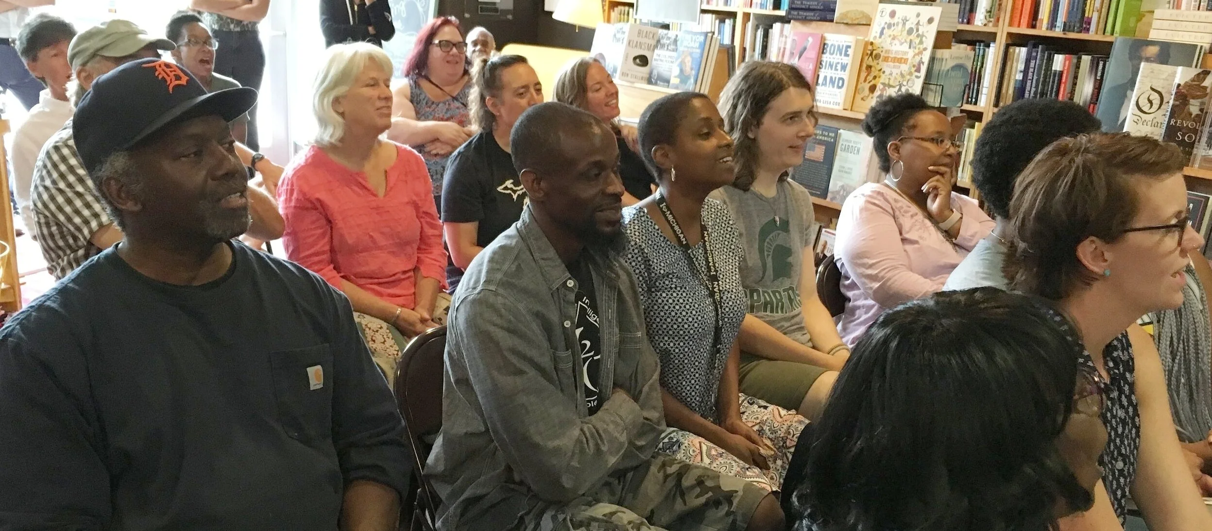 SourceBooksellers_Crowd_light.jpeg