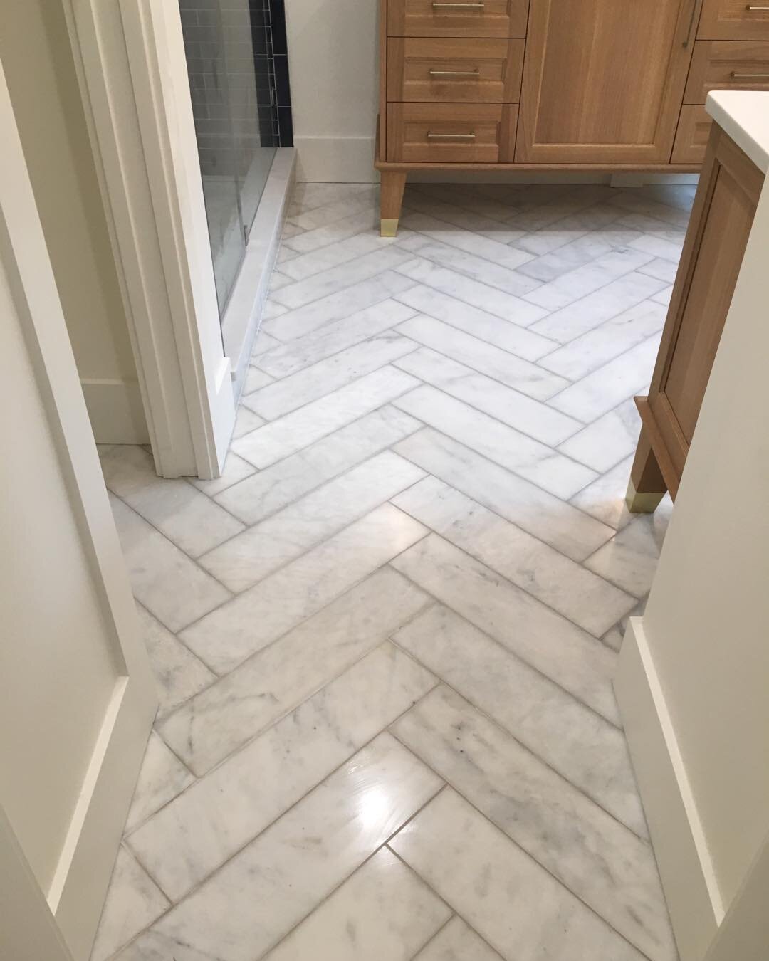 herringbone pattern marble floor
Call us (904) 613-7911- RR SPEC FLOORING  #bathrooms #kitcheb #tile #pontevedra #pontevedrabeach #florida #jacksonville  #jax #jaguars #atlanticbeach