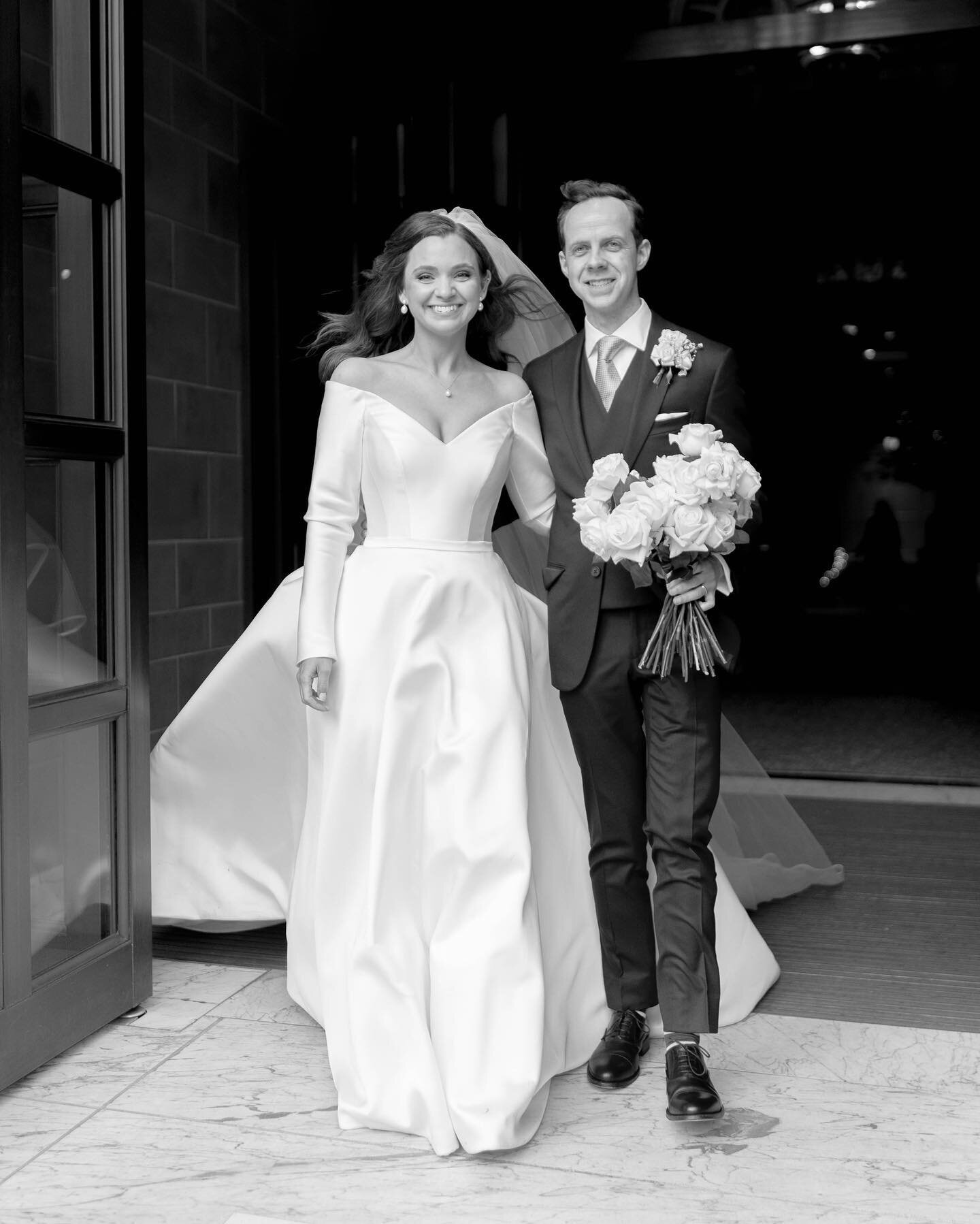 Beautiful memories from this incredible day with Nicky and Chris 

Venue @kimptonfitzroy
Planner @weddingsbyjennahewitt 
Dress @suzanneneville
Hair and Makeup @botiashairandmakeup
Flowers @libertylaneflowers
Cake @annalewiscakedesign
Band @thesupersh