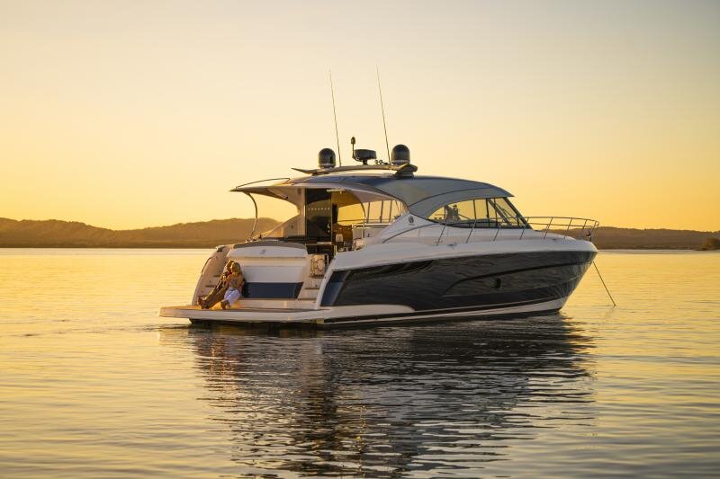 Riviera 5400 Sport Yacht-Based Full Time Hamilton Island