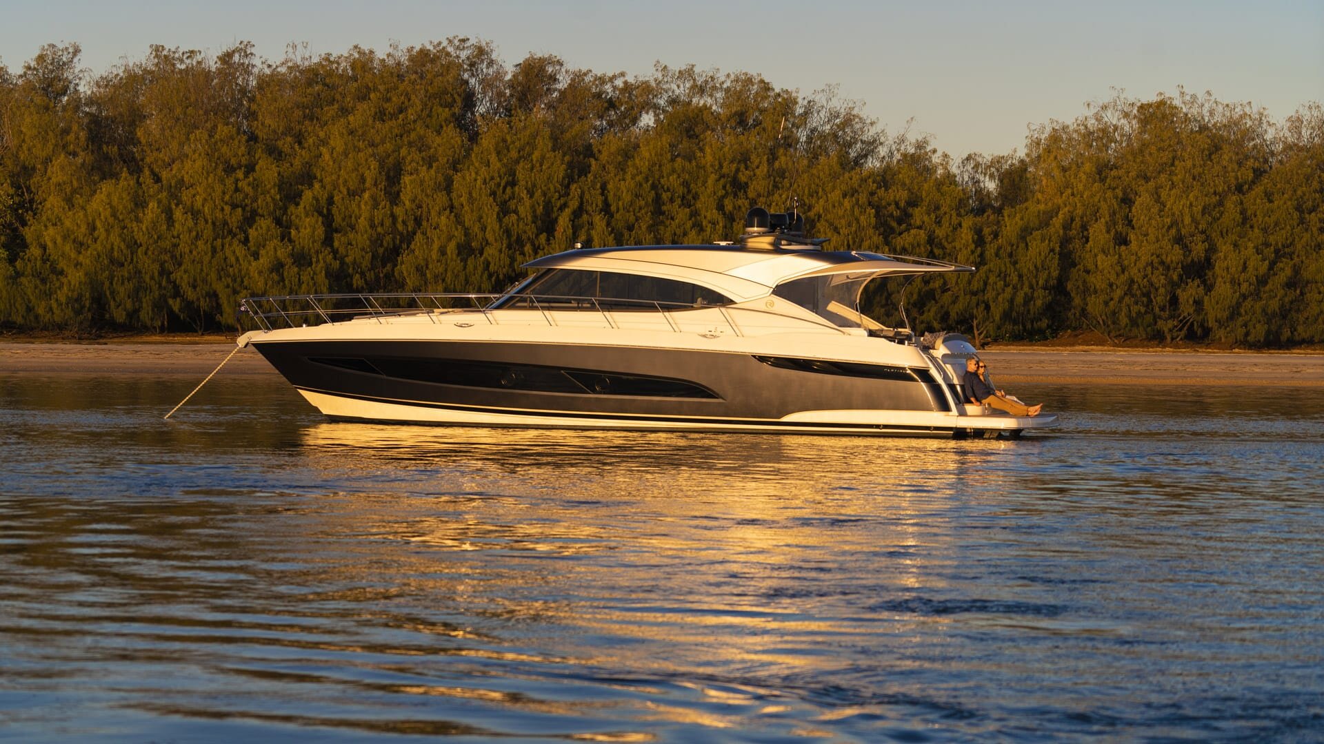 Riviera-5400-Sport-Yacht-Platinum-Edition-Anchored-02-1.jpg