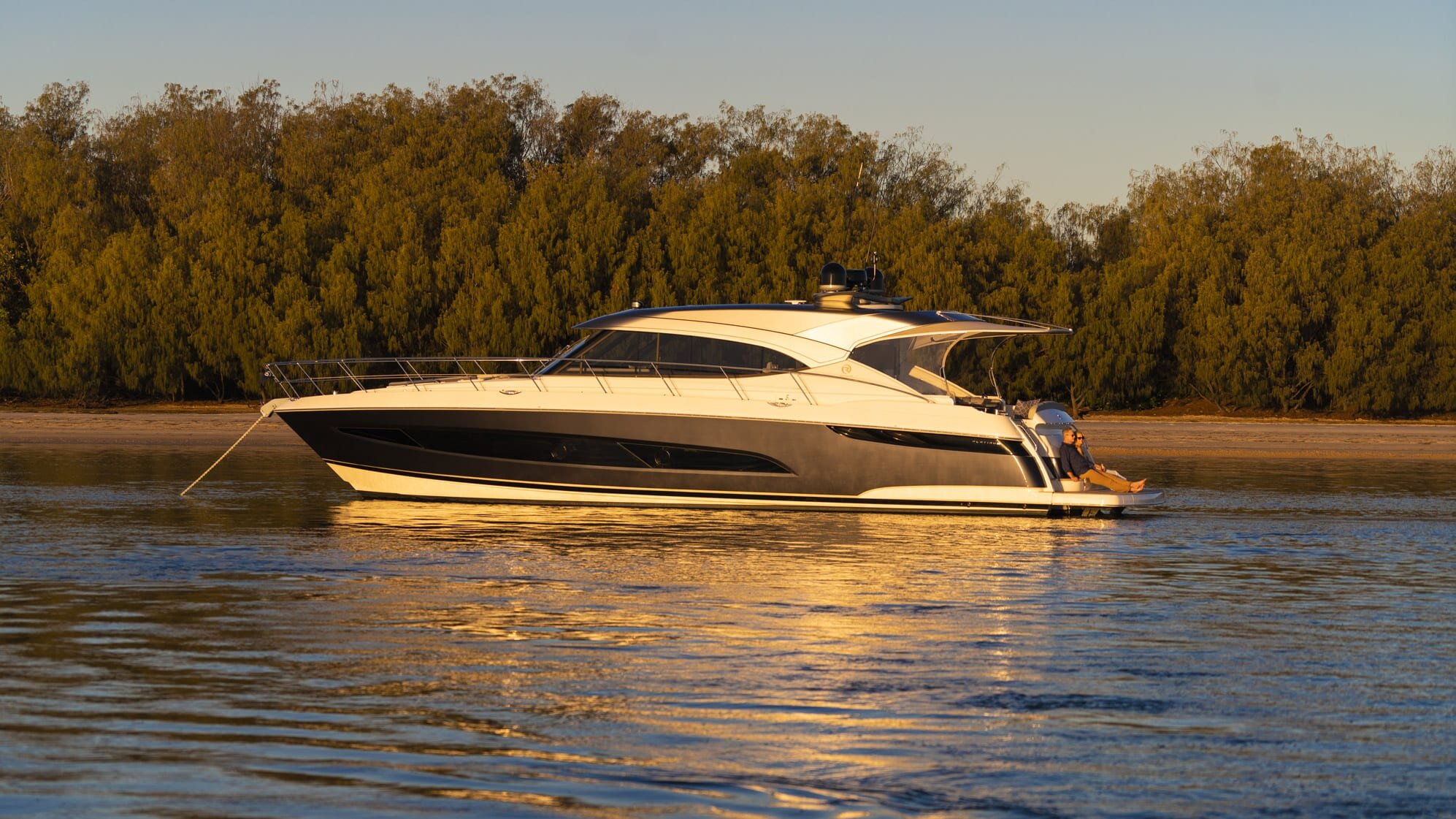 Riviera-5400-Sport-Yacht-Platinum-Edition-Anchored-02-2.jpg