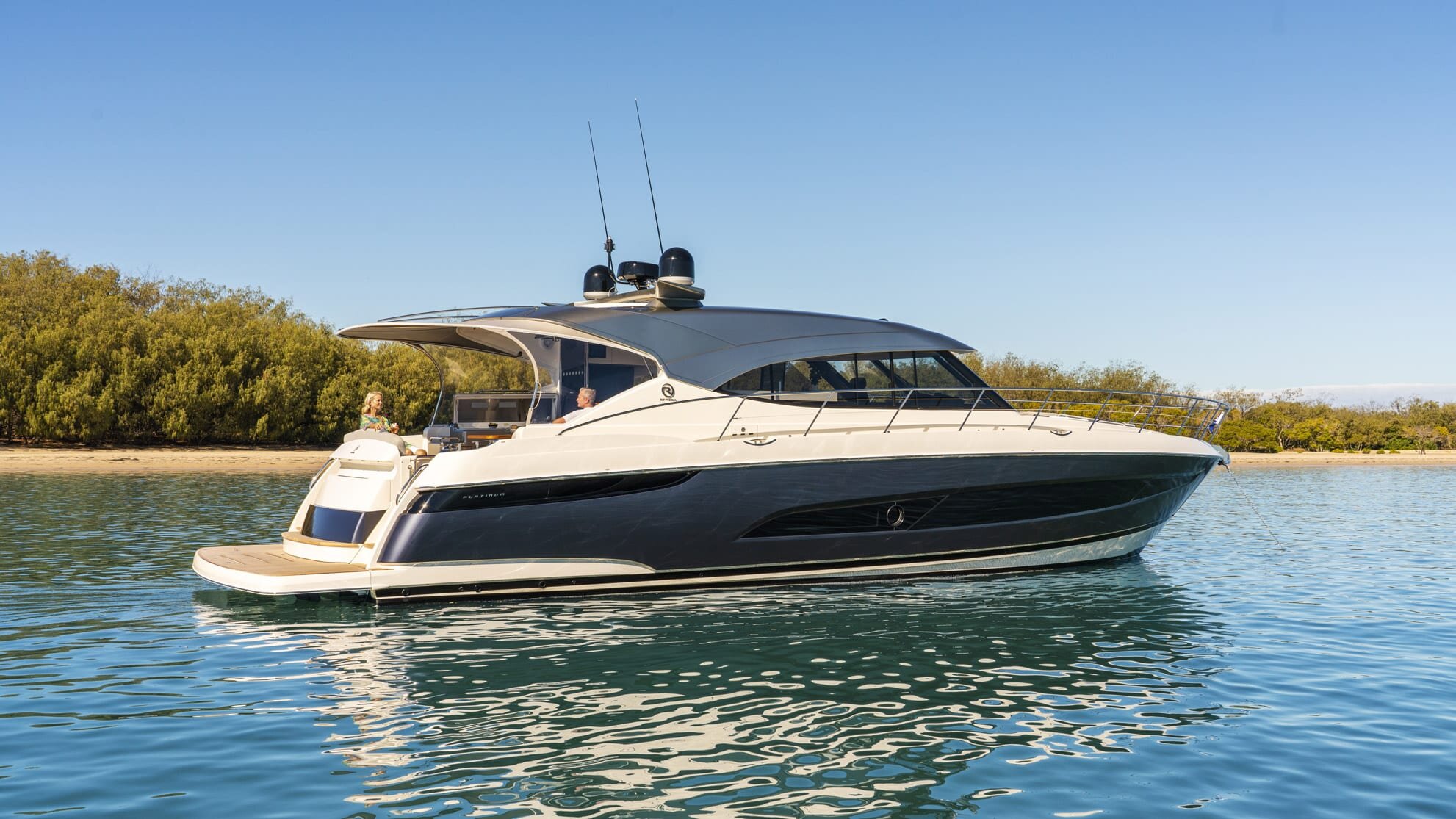 Riviera-5400-Sport-Yacht-Platinum-Edition-Anchored-03.jpg