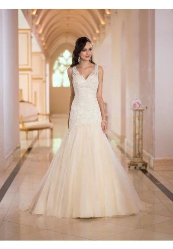 Stella York 5850 Front.jpg