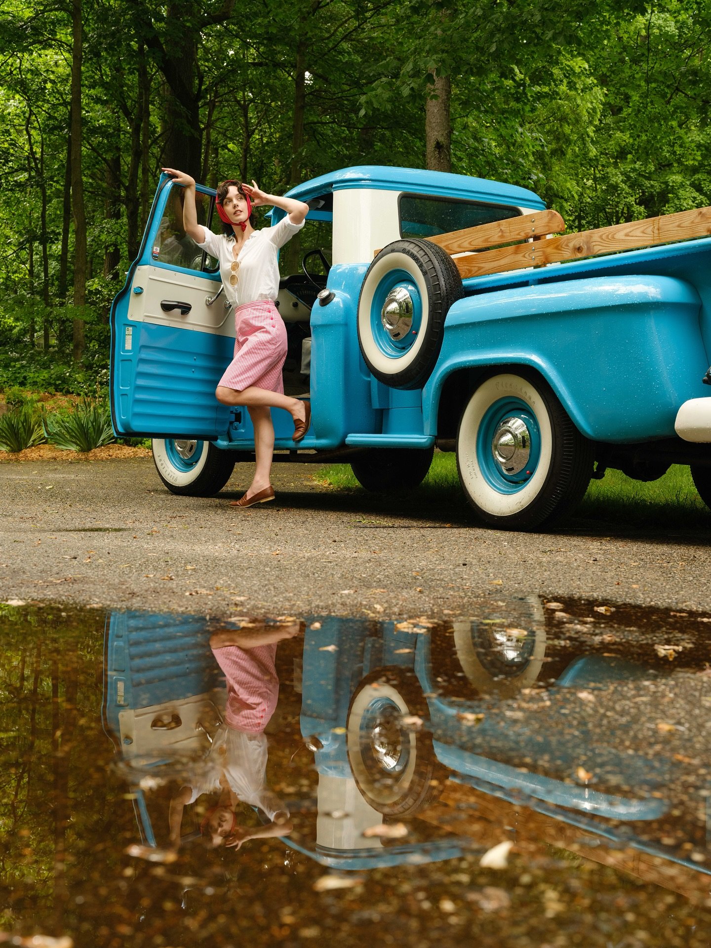 This was a really fun vintage inspired shoot with @livmodel_. We had a couple of awesome old cars and even got to play the world&rsquo;s largest ukulele! You can watch the behind the scenes and see more on the @sglynnphoto YouTube channel (link in bi