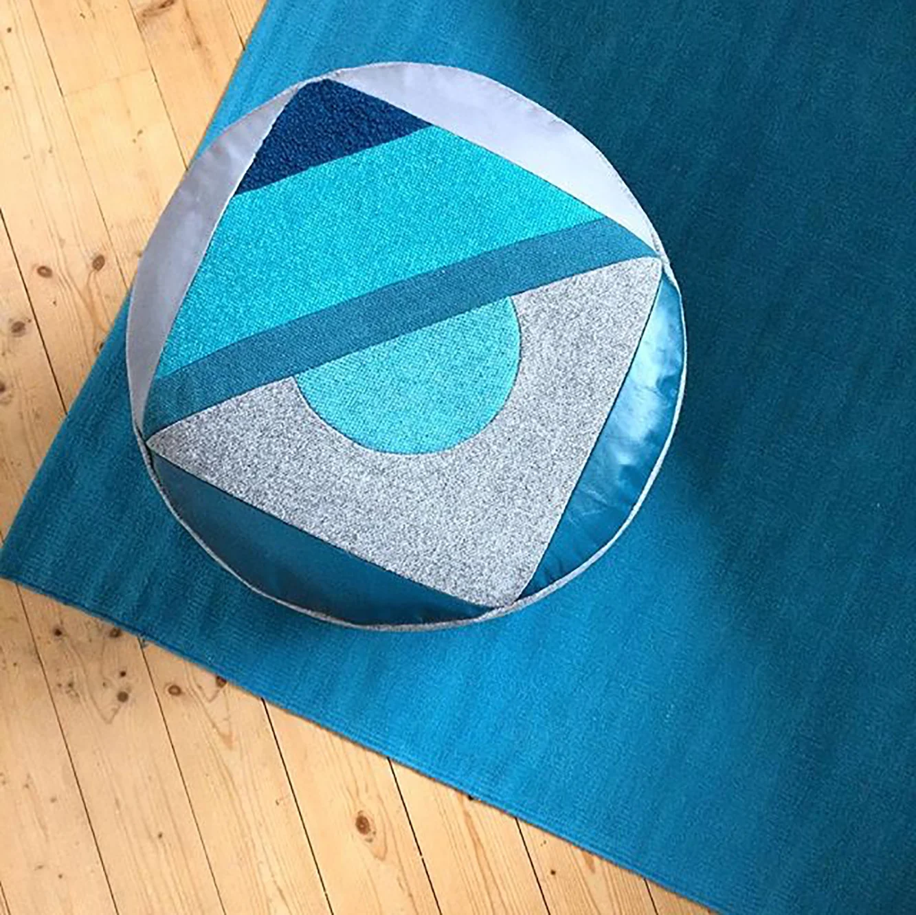 Moon rise pouffe - turquoise.jpg