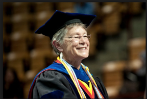 KAREN DEPAUW La decana de la Escuela de Posgrados de Virginia Tech ha sido pieza clave en el desarrollo de este programa. La USFQ está comprometida en continuar el legado académico que ha dejado la Doctora DePauw en la USFQ. DePauw ha sido la mentora de este proceso, y la USFQ está inmensamente agradecida por su generosidad intelectual e interés por permitir que la educación superior en la región latinoamericana alcance mejores logros.