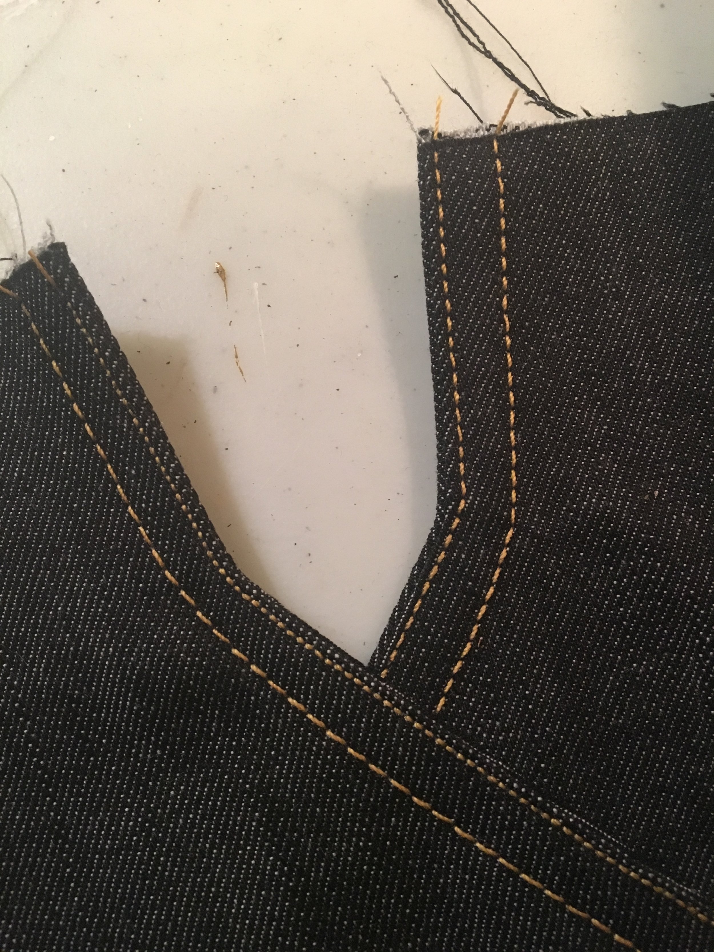 Top stitching on both pocket pieces/ pants fronts