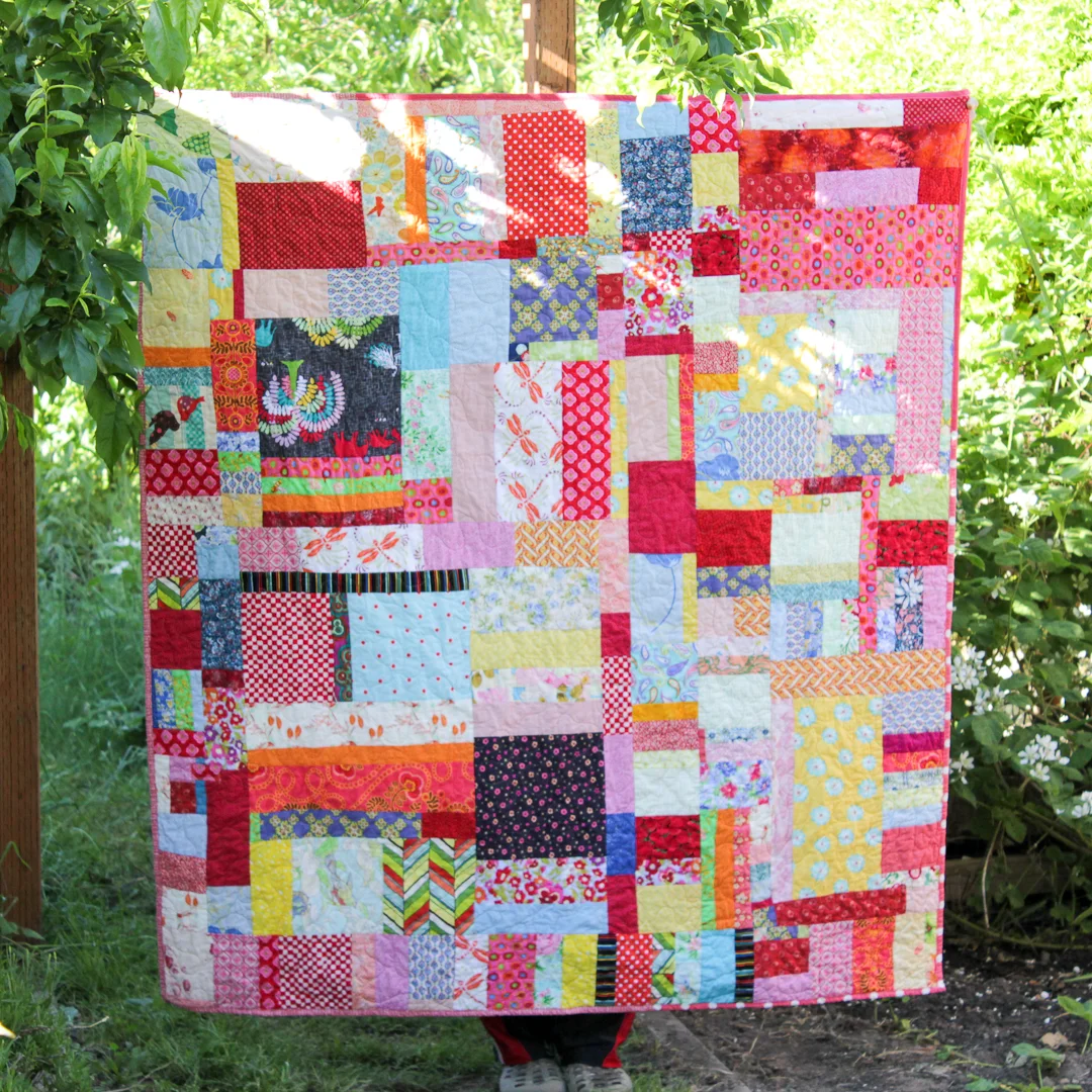 Saturday Sewing Improv Quilt FInished via www.helloquilting.com