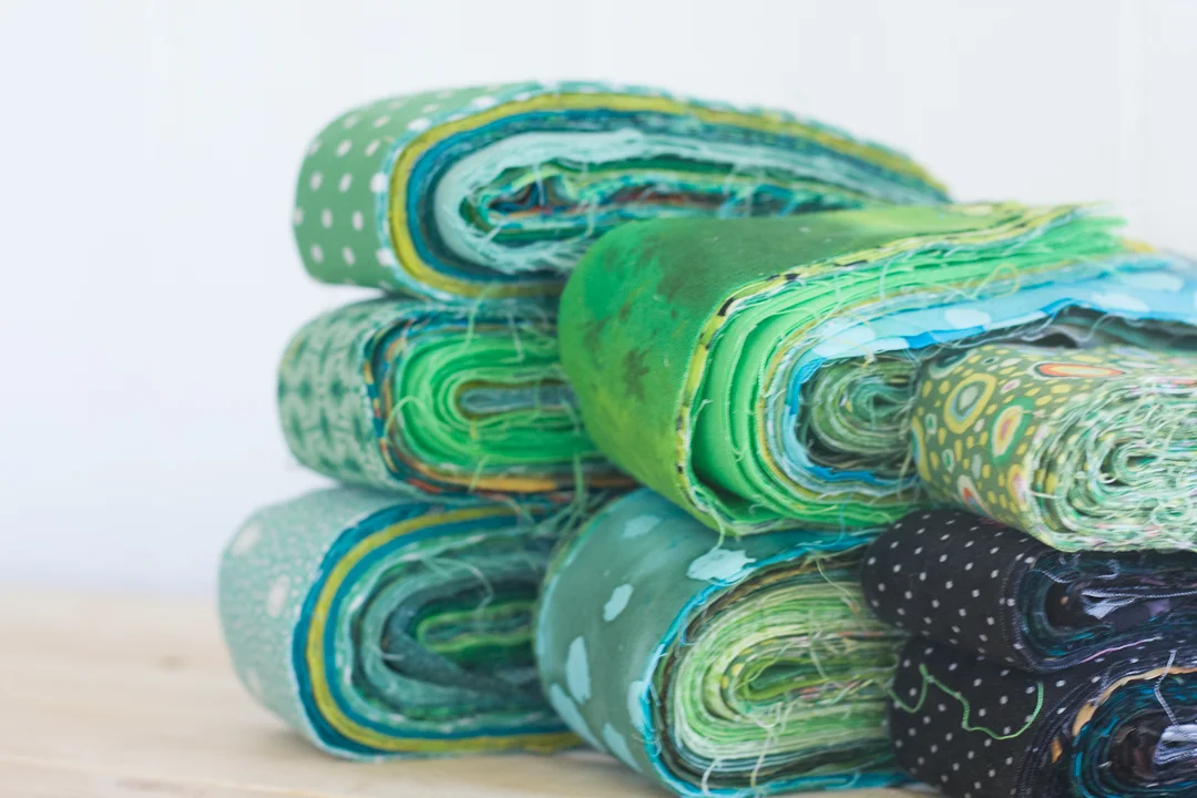 Green Scrappy Trip-Around-the-World Quilt Cut via www.helloquilting.com