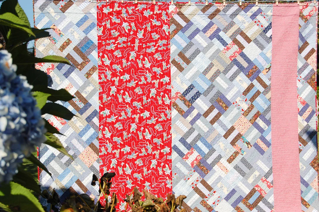 Final Post-and-Rail Fence Quilt via www.helloquilting.com