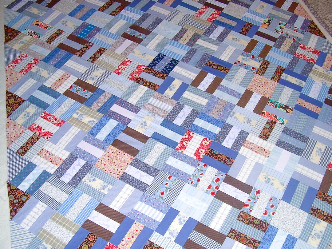 Red & Blue Post-and-Rail Fence Quilt Pinned via www.helloquilting.com