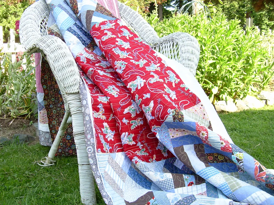 Red & Blue Post-and-Rail Fence Quilt Quilted via www.helloquilting.com