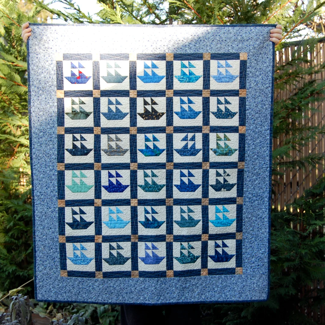 Blue Mini Boat Quilt via www.helloquilting.com