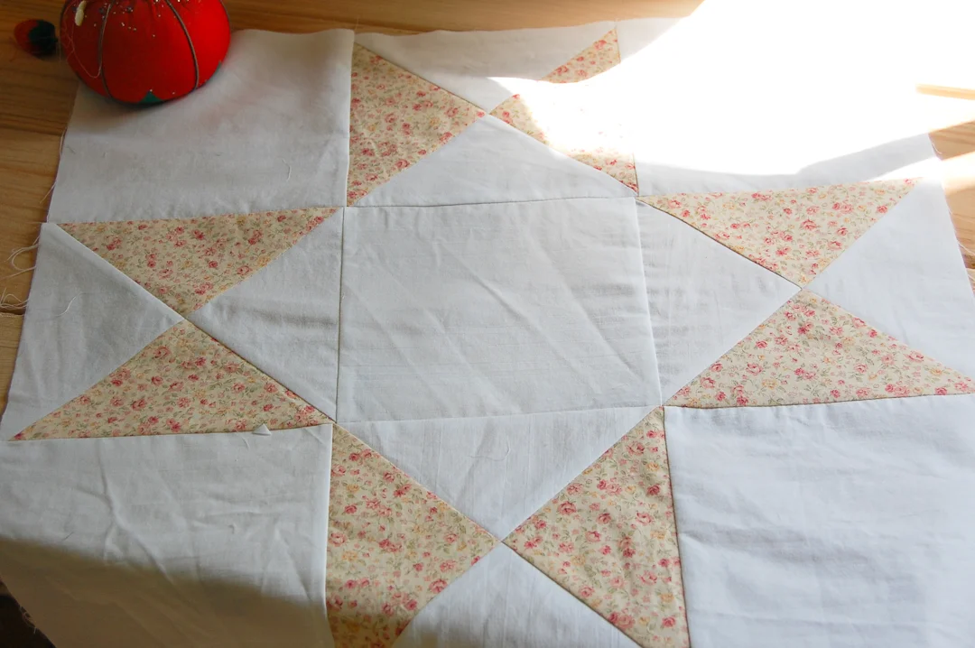 Cottage Ohio Star Quilt Block via www.helloquilting.com