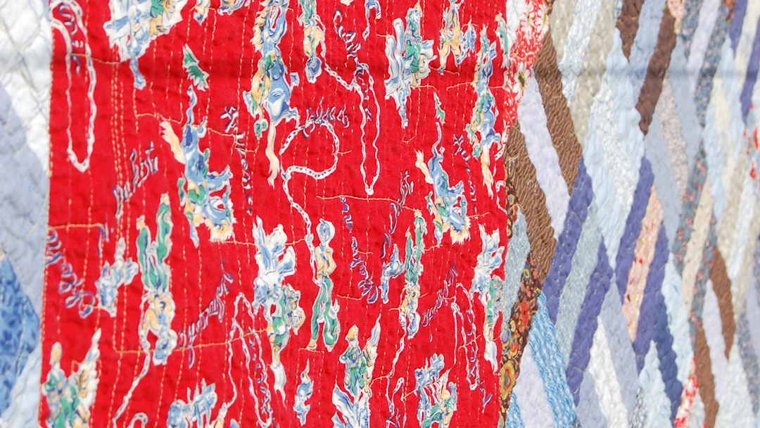Red & Blue Post-and-Rail Fence Quilt via www.helloquilting.com