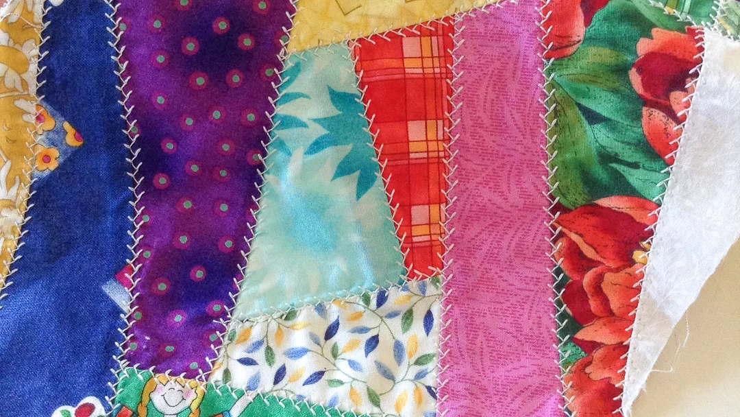 Crazy Squares Quilt via www.helloquilting.com