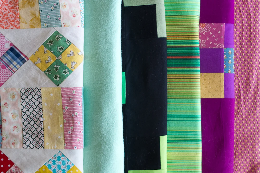 Stack of WIP Quilts via www.helloquilting.com