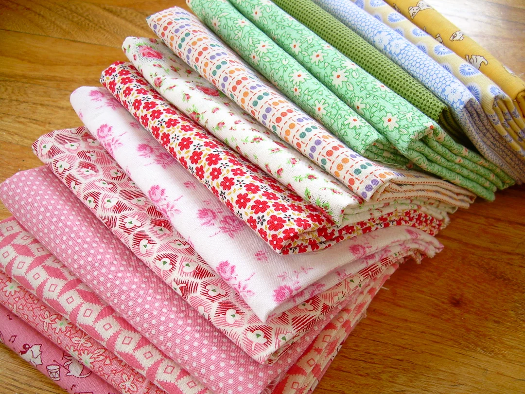 Fat Quarter Stack of 1930s Reproduction Fabric via www.helloquilting.com