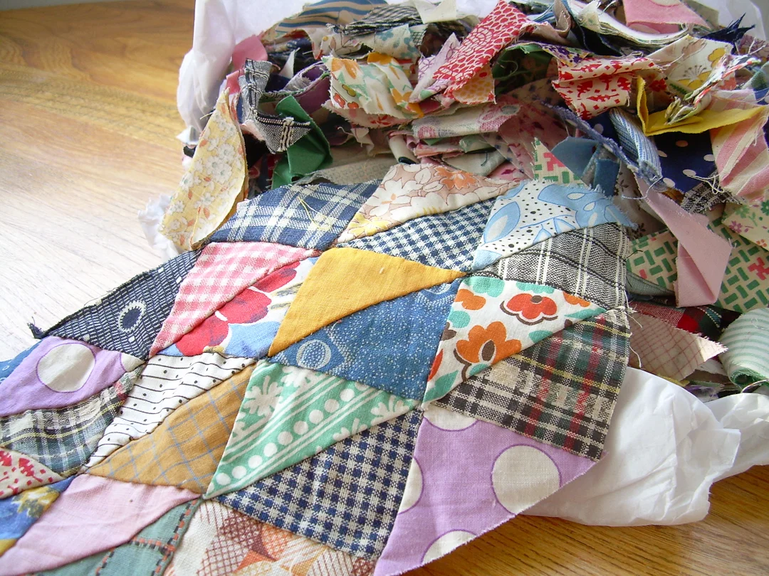 Antique Unfinished Bright Ocean Waves Quilt Blocks & Pieces via www.helloquilting.com