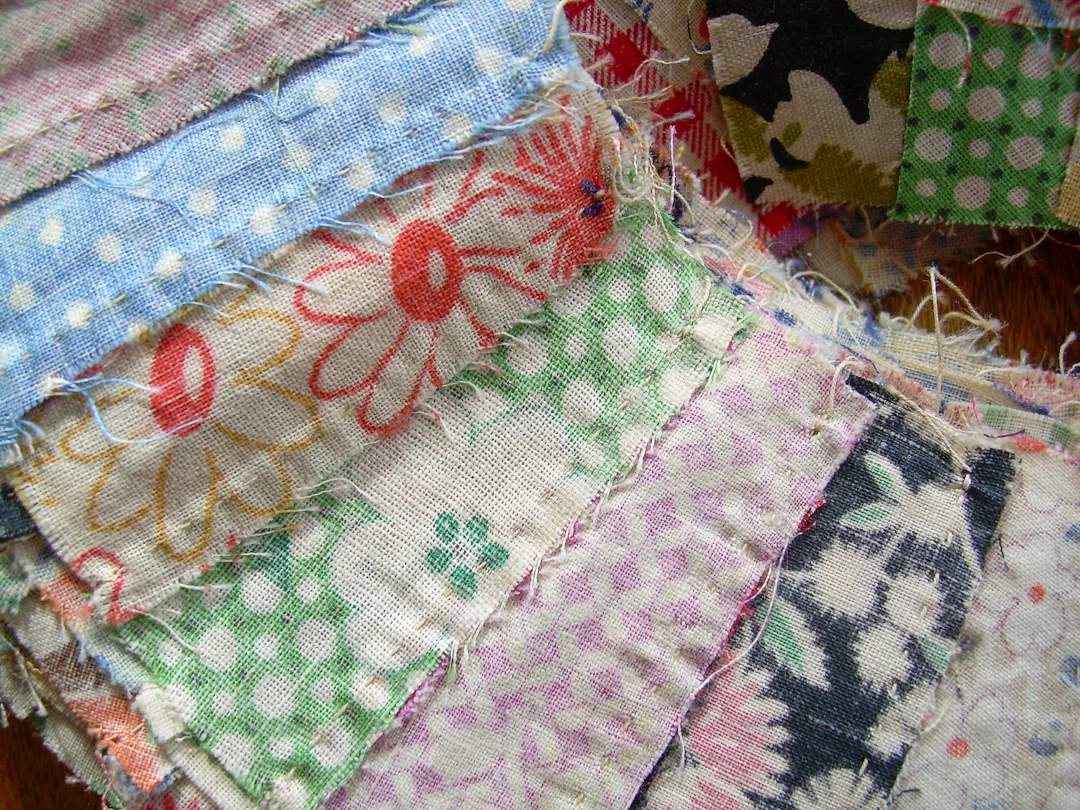 Antique Unfinished Double Wedding Ring Sections via www.helloquilting.com
