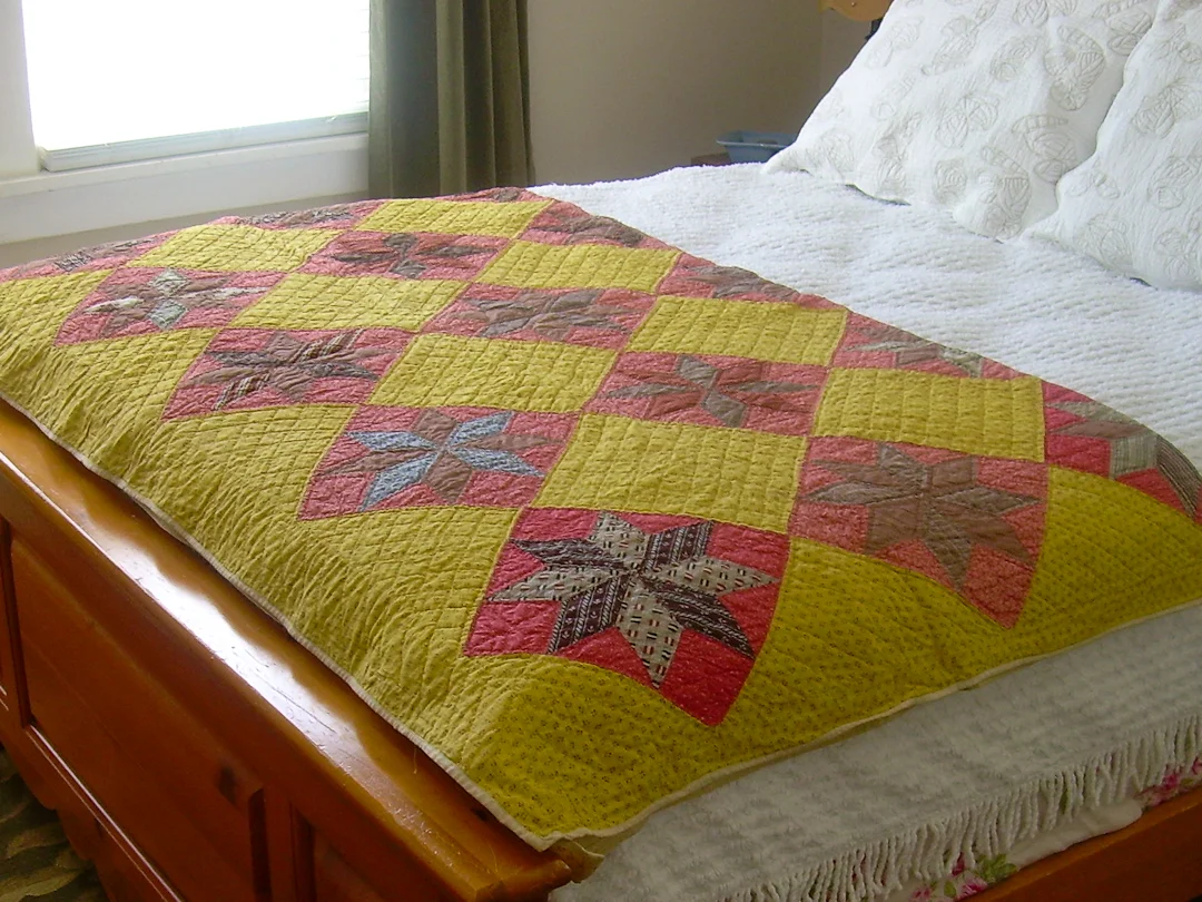 Antique Lemoyne Star Quilt via www.helloquilting.com