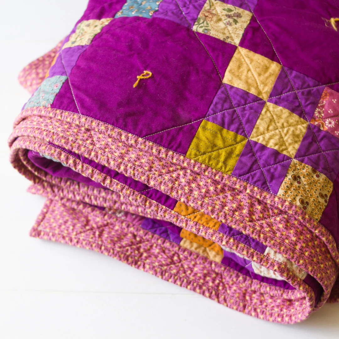 Purple Irish Chain Quilt via www.helloquilting.com