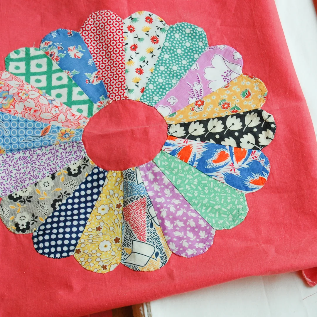 Antique Unfinished Coral Dresden Plate Blocks via www.helloquilting.com