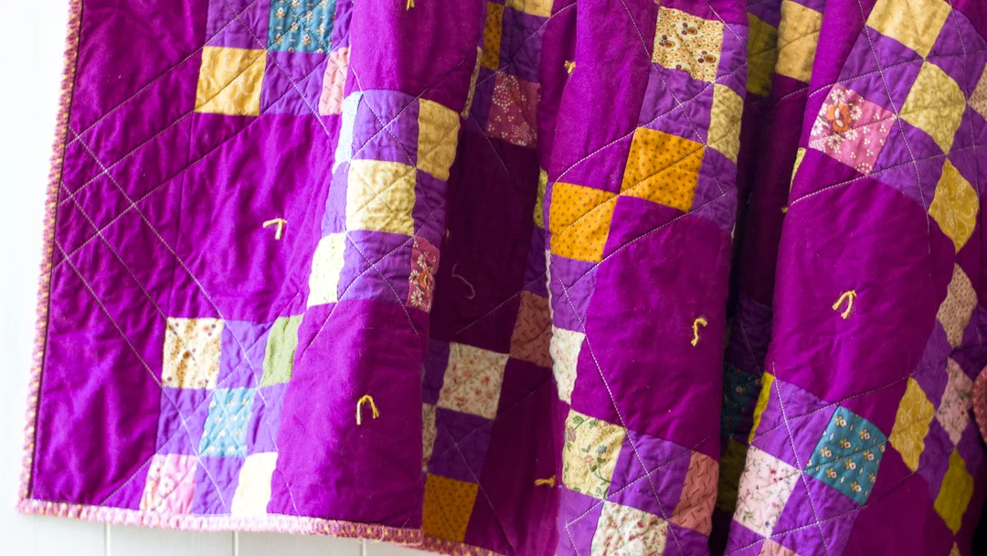 Purple Irish Chain Quilt via www.helloquilting.com