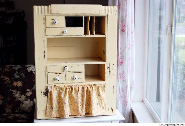 How to Makeover a Vintage Radio Cabinet